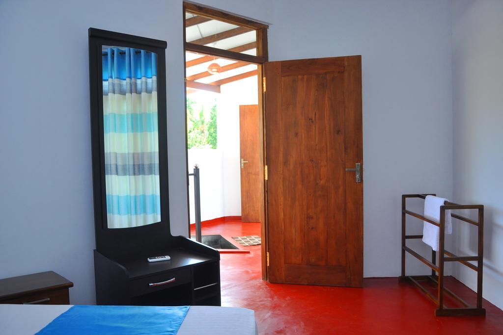 Coconut Garden House Hotel Udawalawe Bagian luar foto