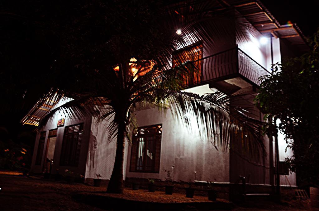 Coconut Garden House Hotel Udawalawe Bagian luar foto