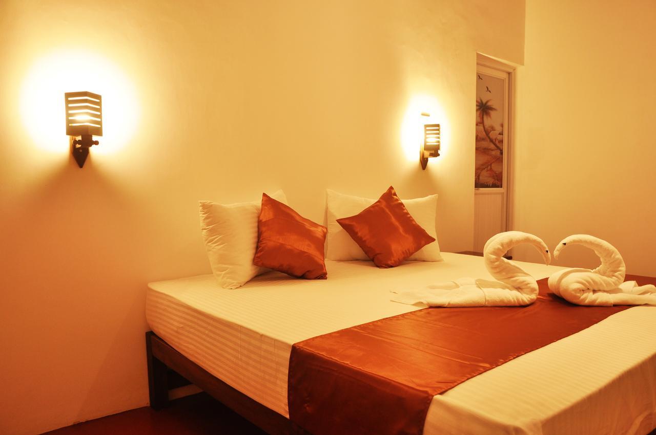 Coconut Garden House Hotel Udawalawe Bagian luar foto