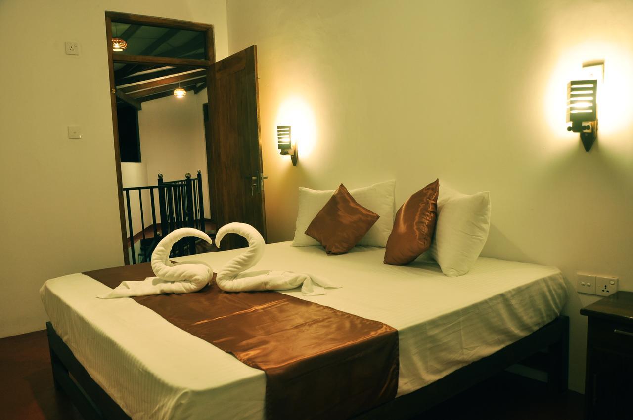 Coconut Garden House Hotel Udawalawe Bagian luar foto