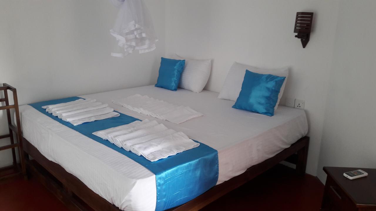 Coconut Garden House Hotel Udawalawe Bagian luar foto