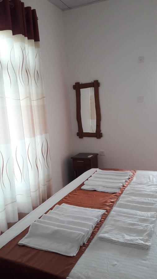 Coconut Garden House Hotel Udawalawe Bagian luar foto