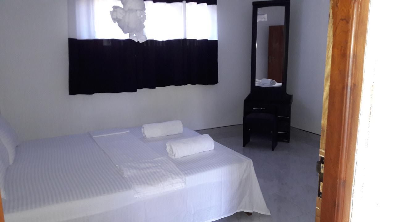 Coconut Garden House Hotel Udawalawe Bagian luar foto
